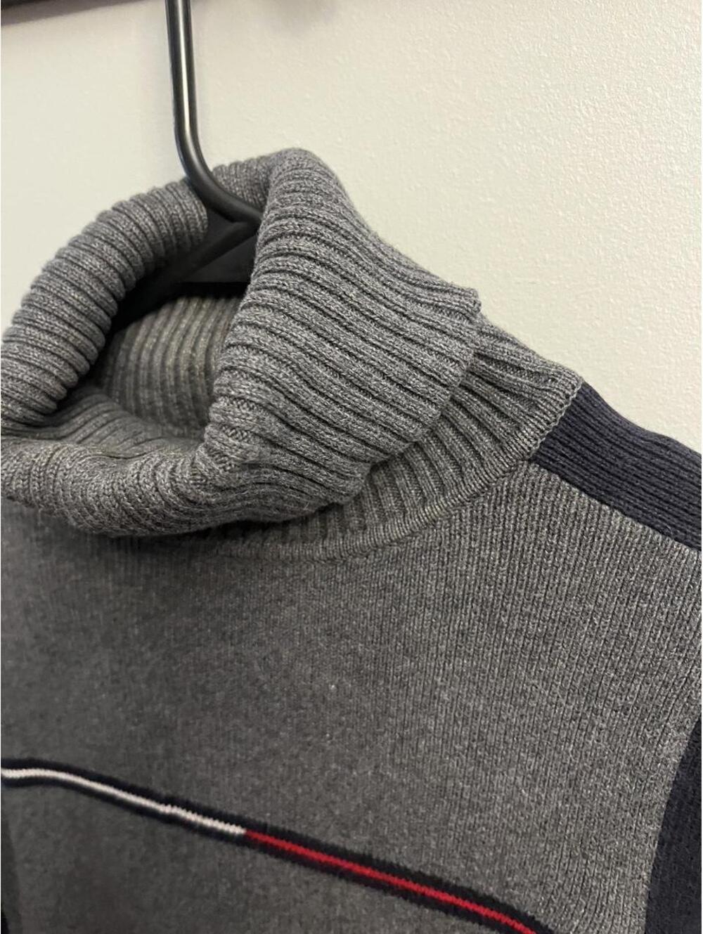 Tommy Hilfiger Women's Grey and Navy Jumper - Picture 5 of 6